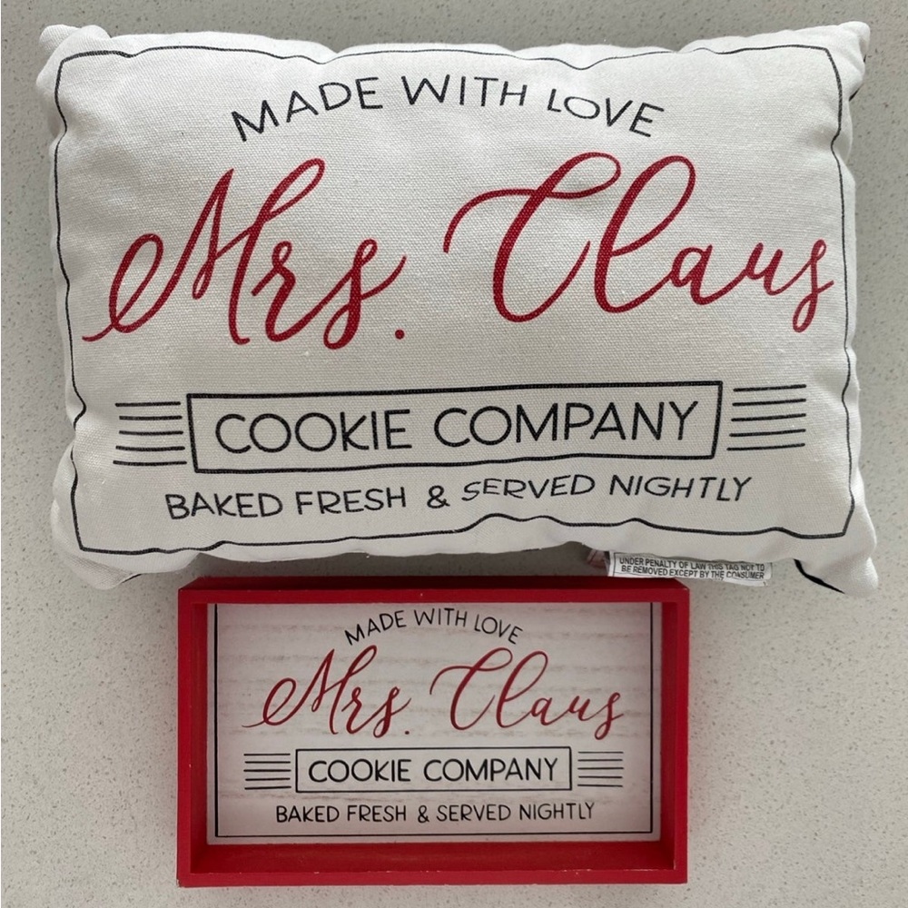 MS CLAUS BUNDLE OF PILLOW AND WOOD TABLE FRAME